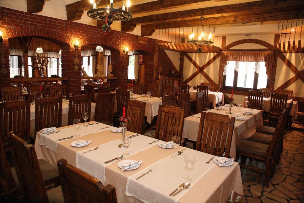סלאופסק Hotel Pod Kluka מראה חיצוני תמונה